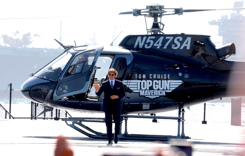 Tom Cruise Top Gun: Maverick prömiyerine helikopterle indi - 1