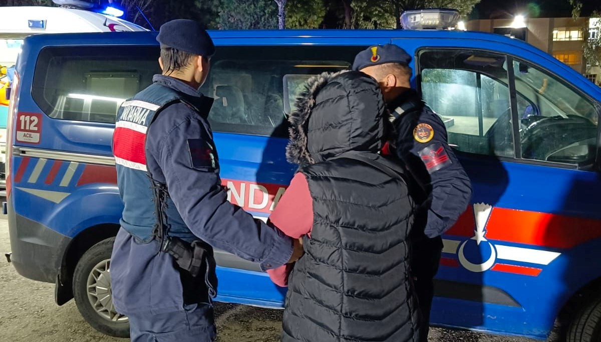 İzmir merkezli 9 ilde terör operasyonu: 21 gözaltı İzmir merkezli 9 ilde terör operasyonu: 21 gözaltı