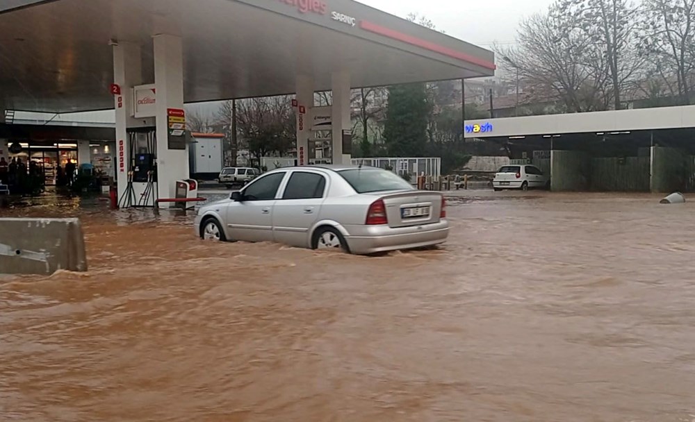 Metrekareye 106 kilo yağış düştü! Cadde ve yollar göle döndü - 3