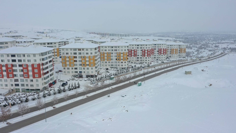Konya'da yoldaki buzlanmalara, solüsyon akan fıskiyeyle müdahale - 2