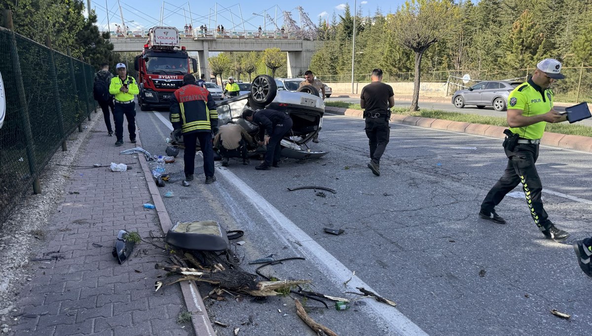 Kayseri'de devrilen otomobilde 2'si ağır 4 kişi yaralandı