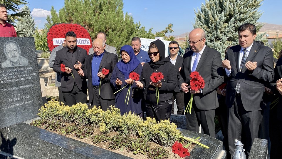 Halk ozanı Neşet Ertaş Kırşehir'de mezarı başında anıldı - 1