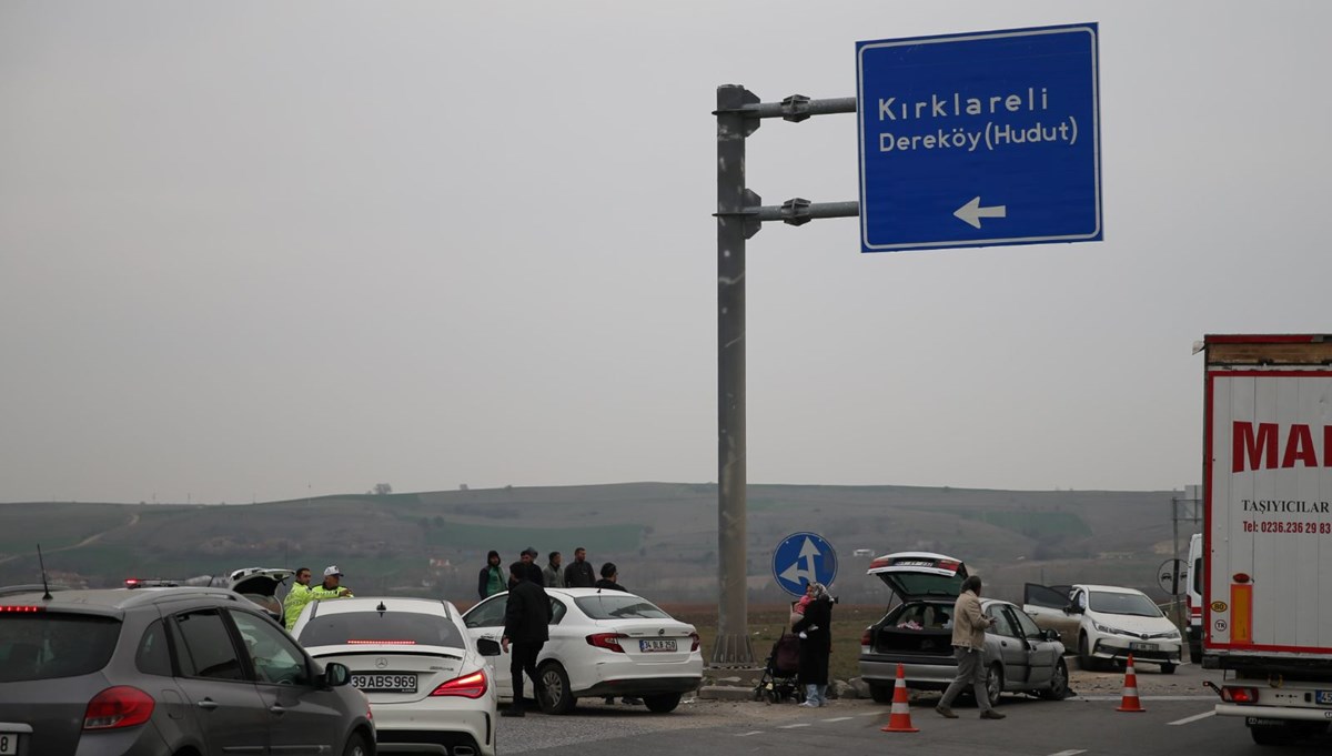 Edirne’de iki otomobil kavşakta çarpıştı: 5 yaralı