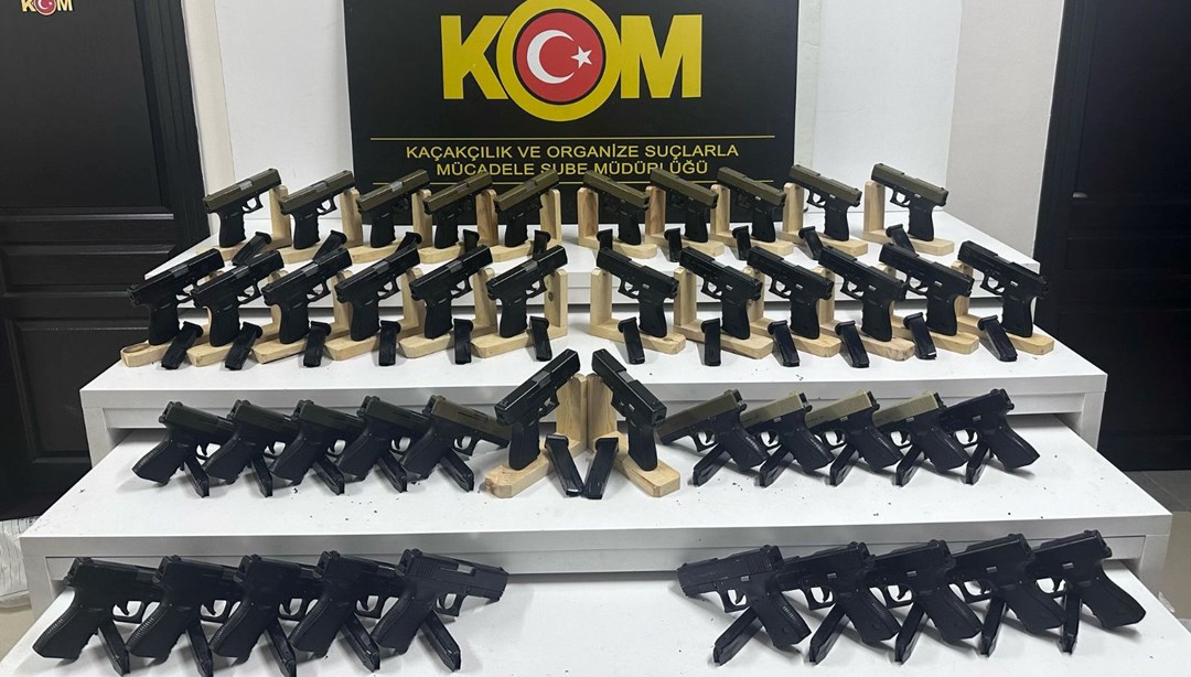 Mersin'de otomobilden cephanelik çıktı