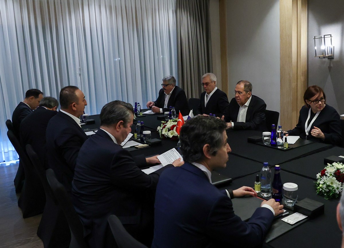 Bakan Çavuşoğlu, Rus mevkidaşı Lavrov ve heyeti ile görüştü.