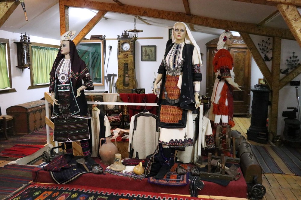 Kuzey Makedonya’daki Otomobil ve Etno Müzesi ziyaretçilerini zamanda yolculuğa çıkarıyor - 3