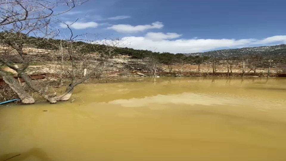 Deprem sonrası Yeşilgöz’ün rengi değişti - 1