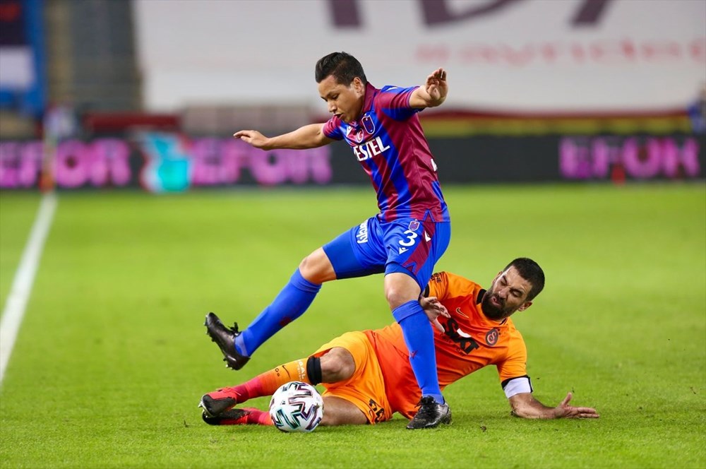 Trabzonspor'u yenen Galatasaray liderliğe yükseldi - 12