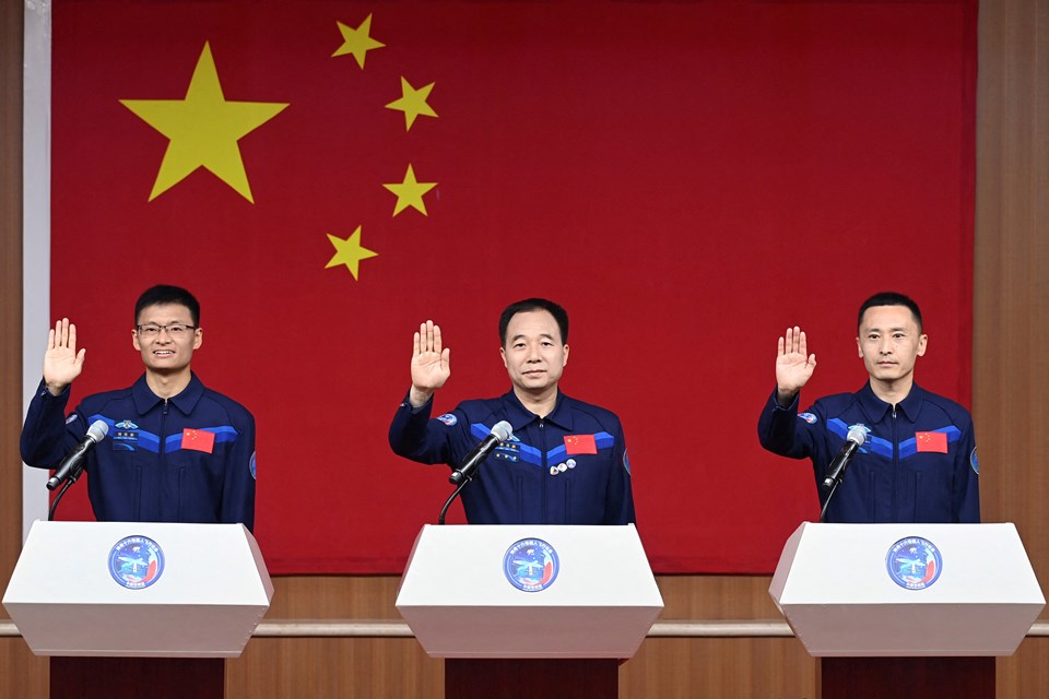 Çin, uzay istasyonuna yeni taykonot ekibini yolladı - 1