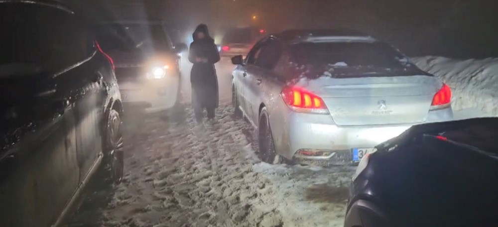 Kartepe'de hafta sonu yoğunluğu: Yüzlerce araç yolda mahsur kaldı - 1