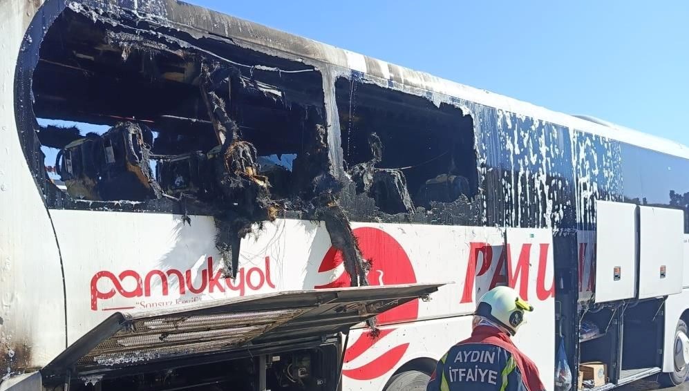 Aydın'da yolcu otobüsü yandı