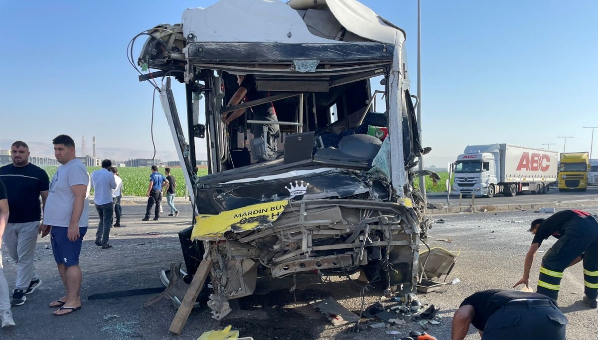 Halk otobüsü ile TIR çarpıştı: Çok sayıda yaralı