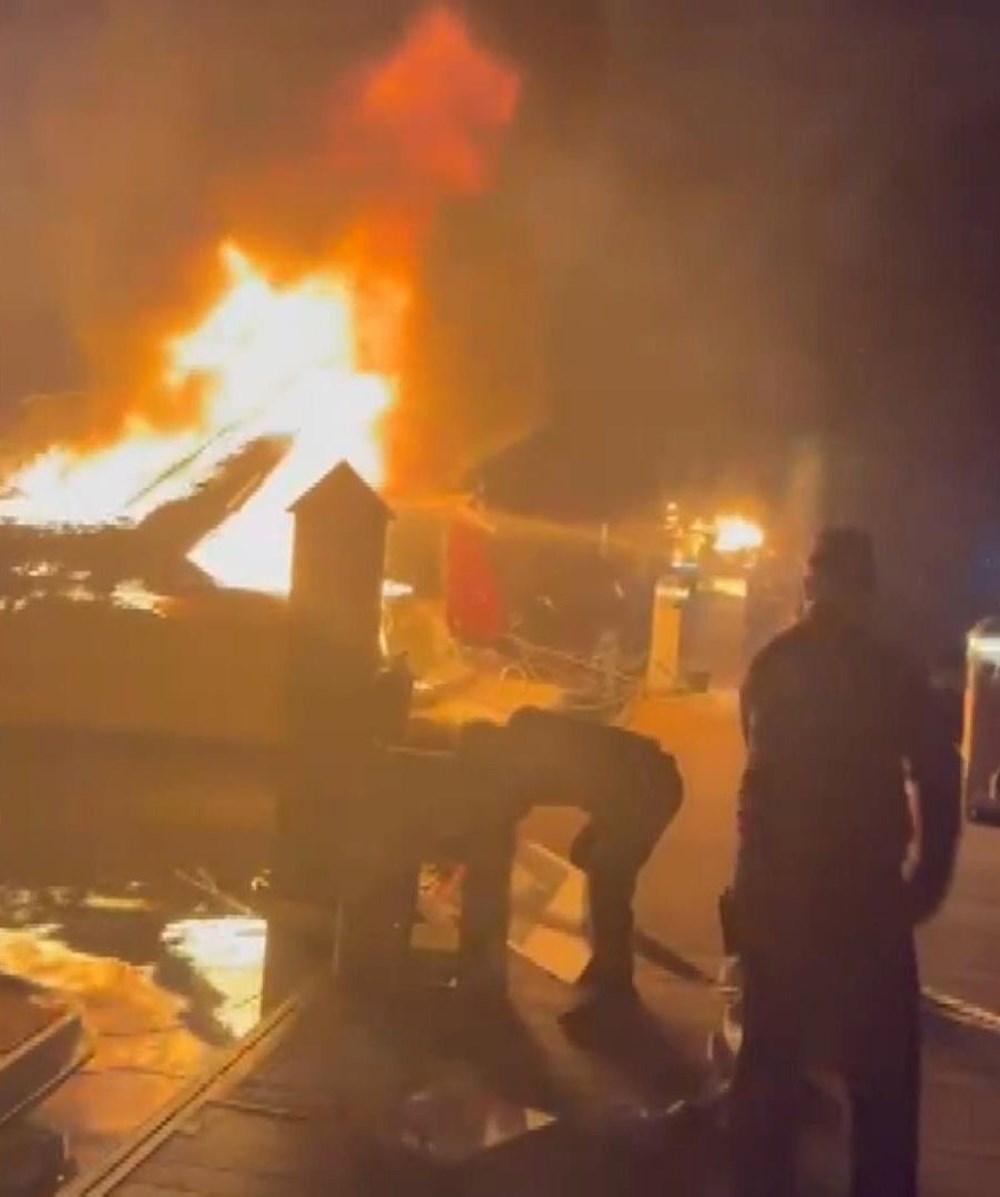 Tuzla marinada 4 tekne alev alev yandı 75