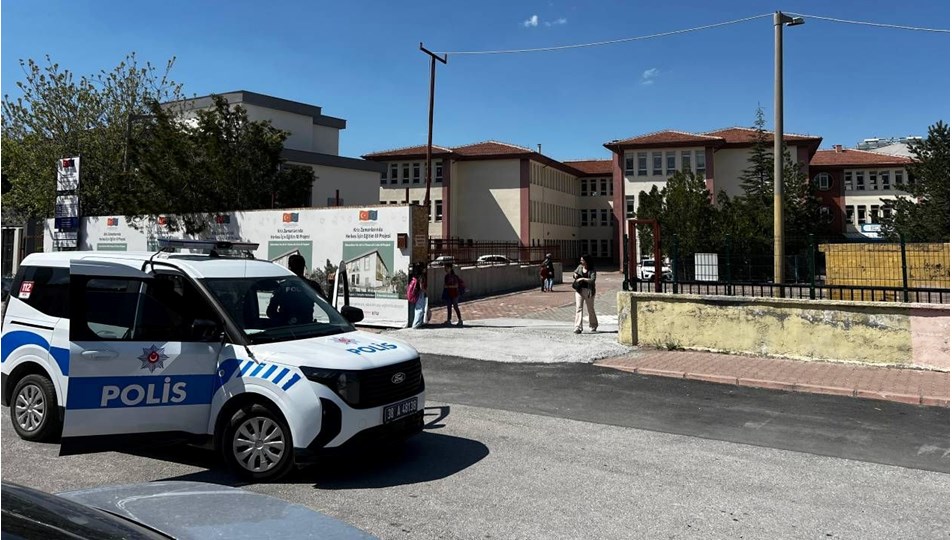 Çocuklarını beklediği okul önünde eski eşi tarafından bıçaklandı