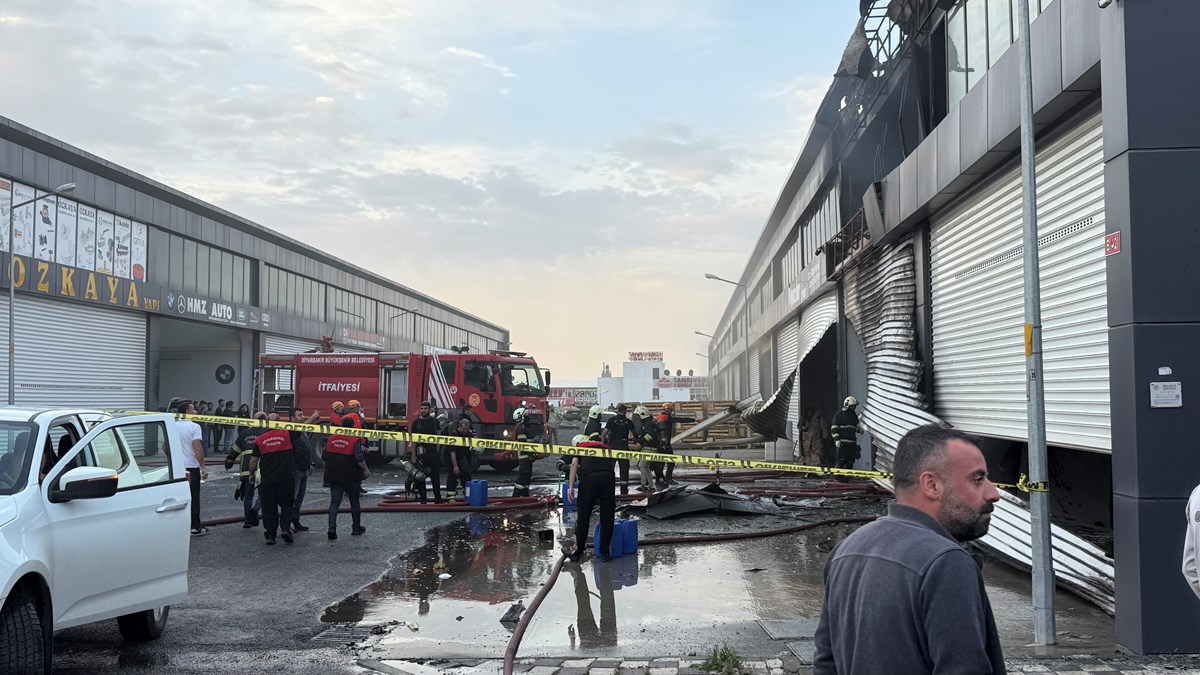 Kepenk tamiri sırasında yangın Kepenk tamiri sırasında yangın