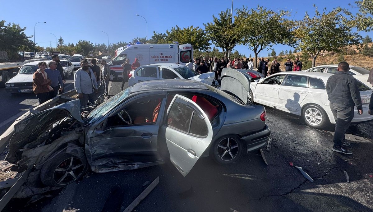 Şanlıurfa'da zincirleme trafik kazası: 7 yaralı Şanlıurfa'da zincirleme trafik kazası: 7 yaralı