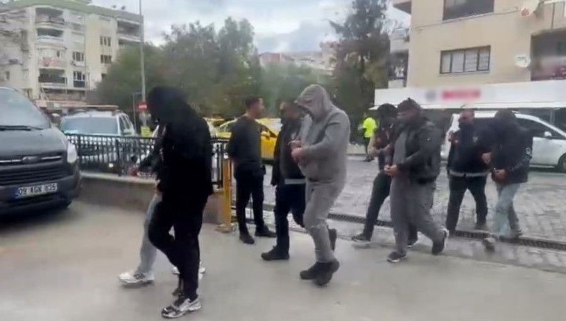 Kuşadası'nda eş zamanlı fuhuş operasyonu: 5 tutuklama
