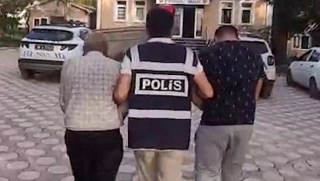 Köpek dövüştüren 2 kişiye gözaltı