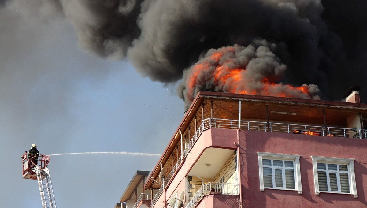 Ordu'da, izolasyon malzemesinden çıkan yangında iki daire kullanılamaz hale geldi