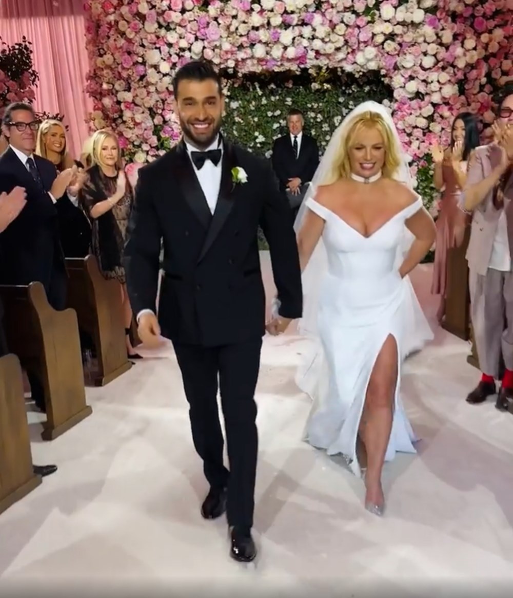 Britney Spears'ın Versace gelinliğine dair ayrıntılar: Yapımı 700 saatten fazla sürdü - 3