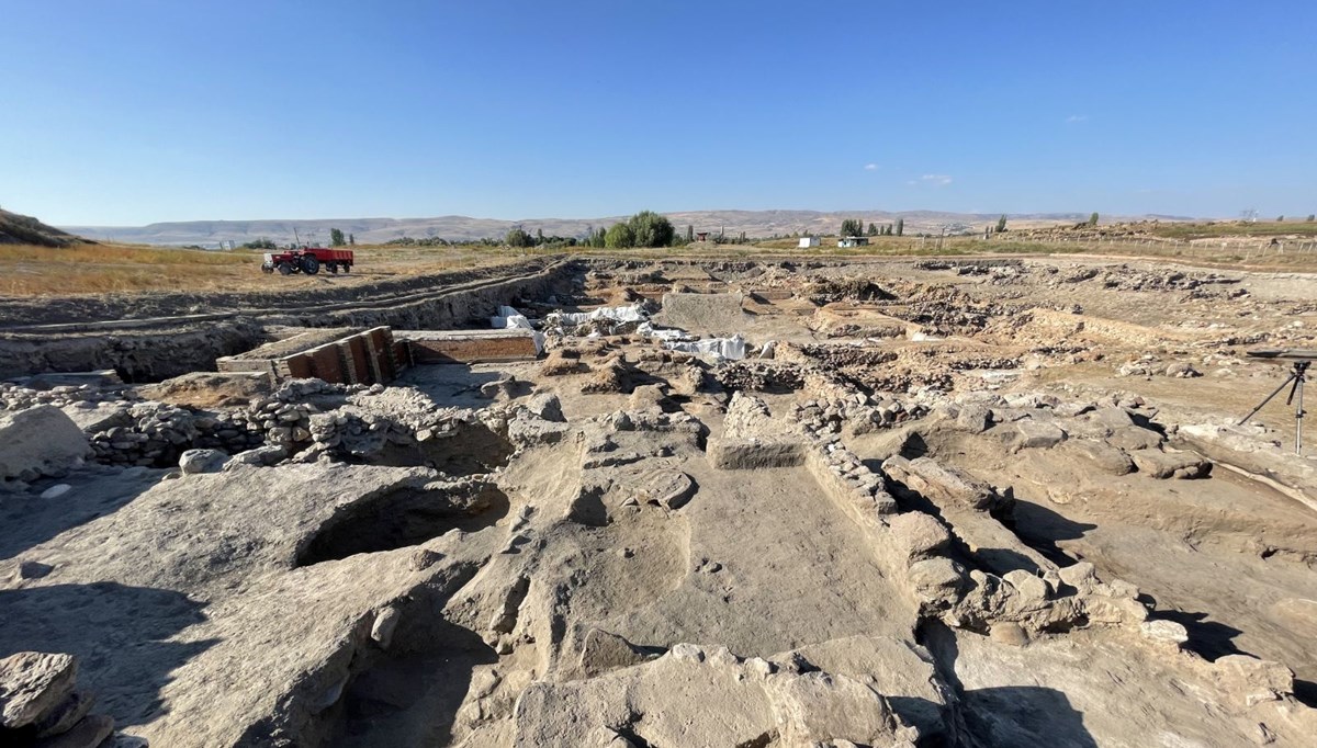 Kültepe'de geç döneme ait yapılar gün yüzüne çıkıyor Kültepe'de geç döneme ait yapılar gün yüzüne çıkıyor