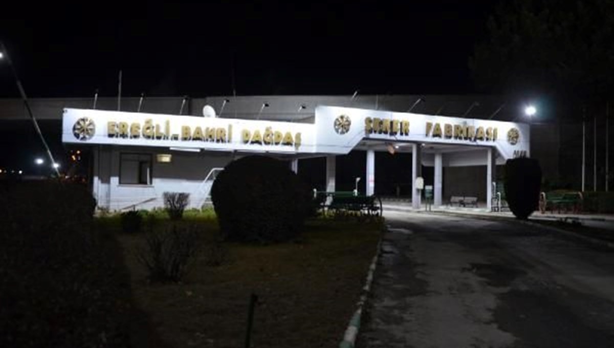 Şeker fabrikasında tankerin kabininden düşen sürücü öldü Şeker fabrikasında tankerin kabininden düşen sürücü öldü