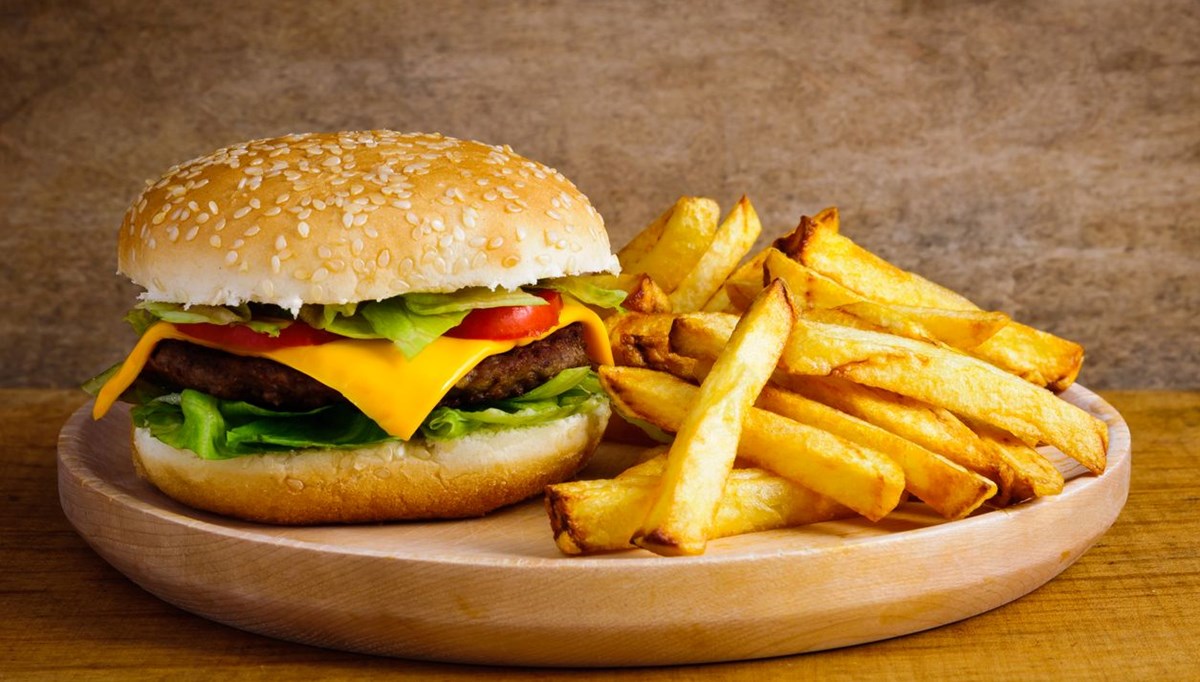 ABD'de McDonald's hamburgerleriyle bağlantılı E. coli salgını tespit edildi: 1 kişi öldü ABD'de McDonald's hamburgerleriyle bağlantılı E. coli salgını tespit edildi: 1 kişi öldü
