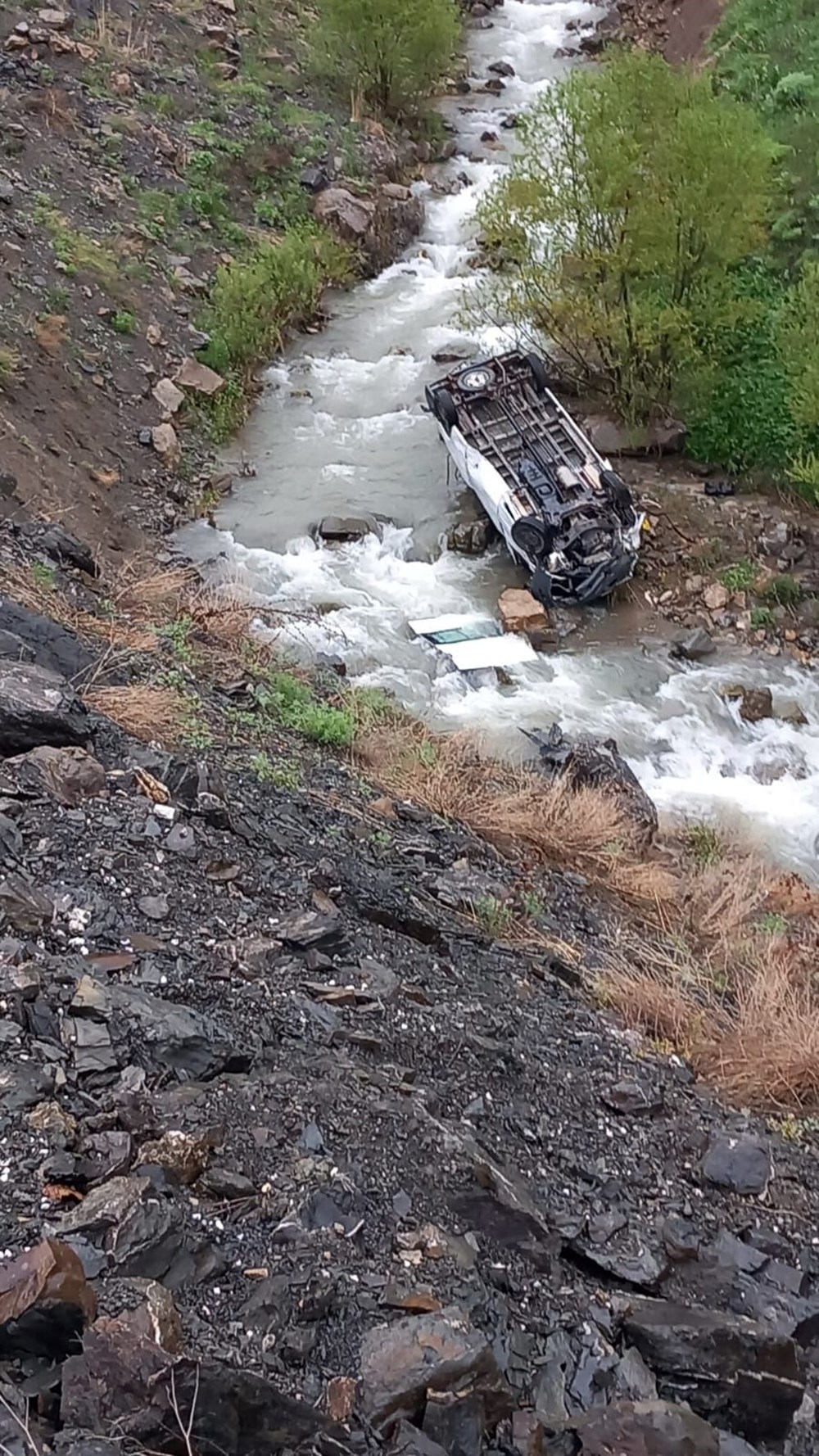 Derede can pazarı! Hakkari'de minibüs devrildi: İki meyyit, üç yaralı 75 9V Sk0Ul5UqlBIGmB4Orgg