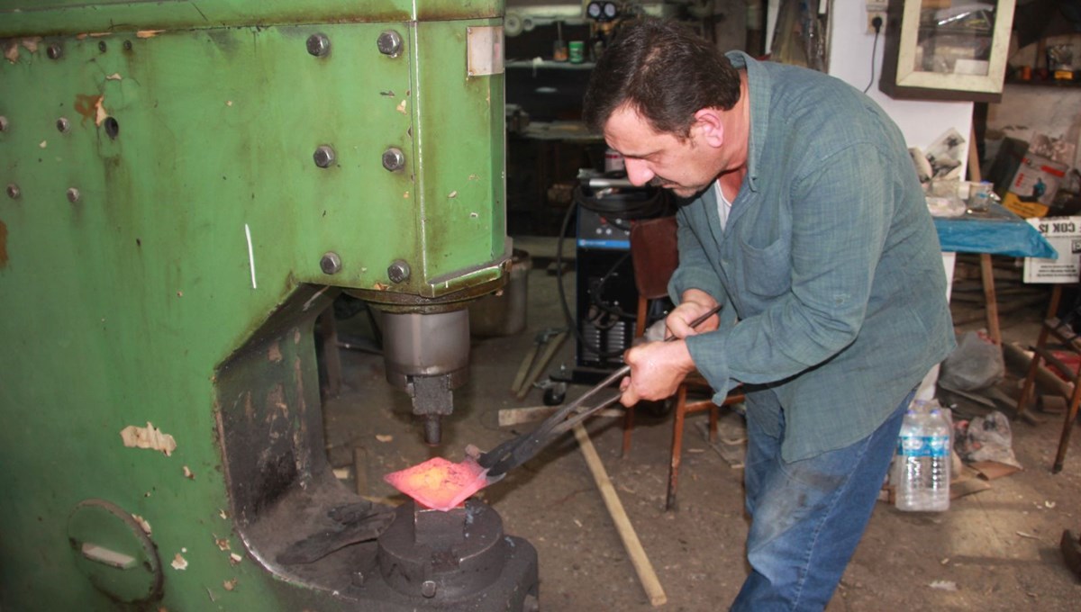 38 yıldır ocak sönmesin diye çabalıyor: Mesleğe ilgi azaldı, çırak bulamıyor