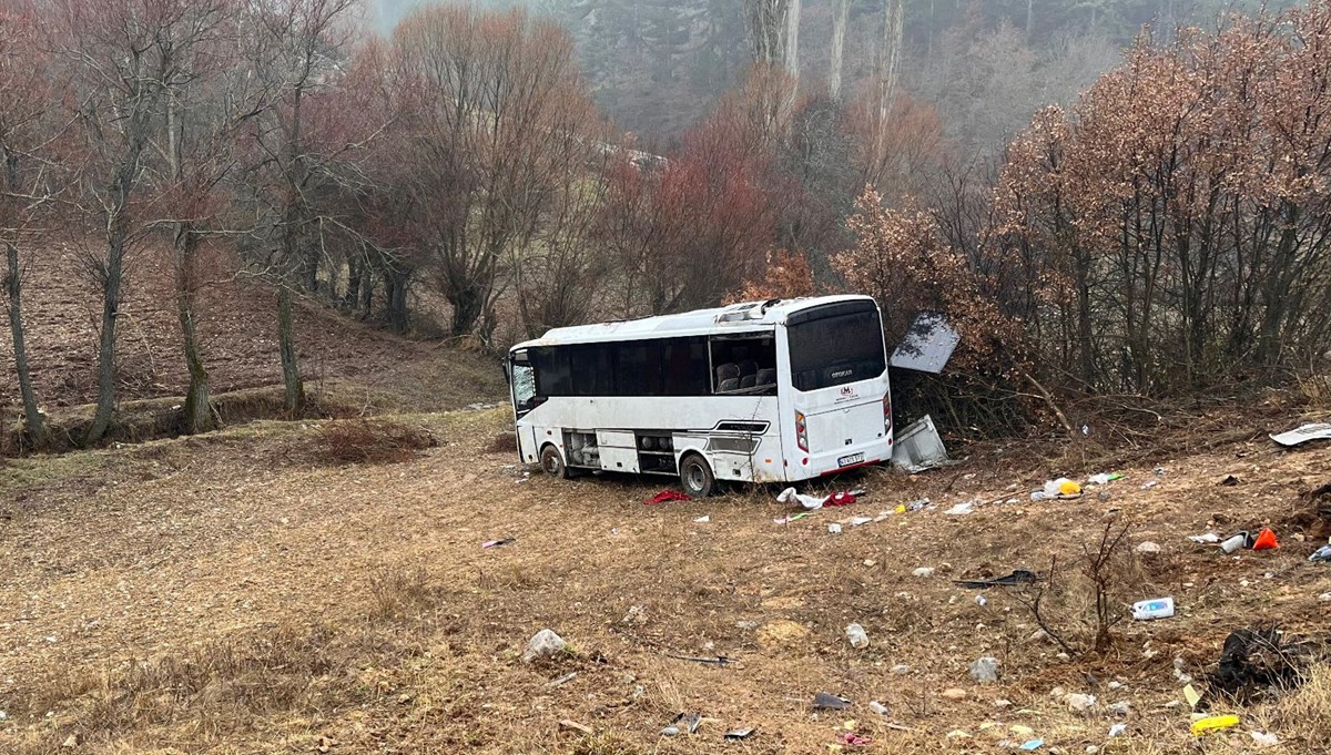 Kütahya'da işçi servisi şarampole devrildi: 1 ölü, 7 yaralı