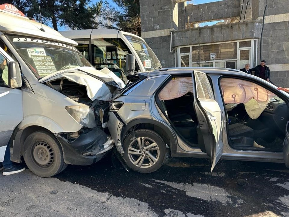 Diyarbakır'da 6 araç birbirine girdi: Yaralılar var - 1