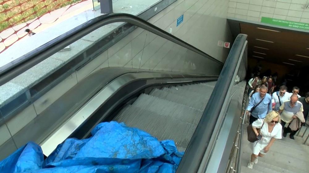Ünalan metrosunda yürüyen merdivenin basamağı kırıldı: Yoğunluk oluştu - 5