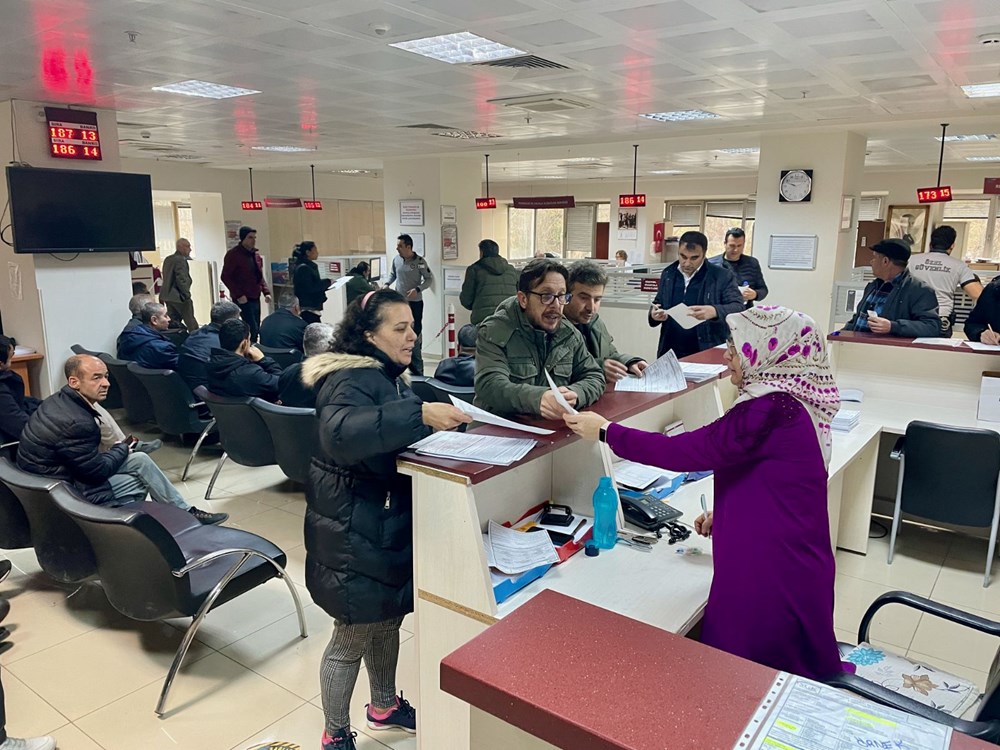 SGK binalarında EYT yoğunluğu - 10