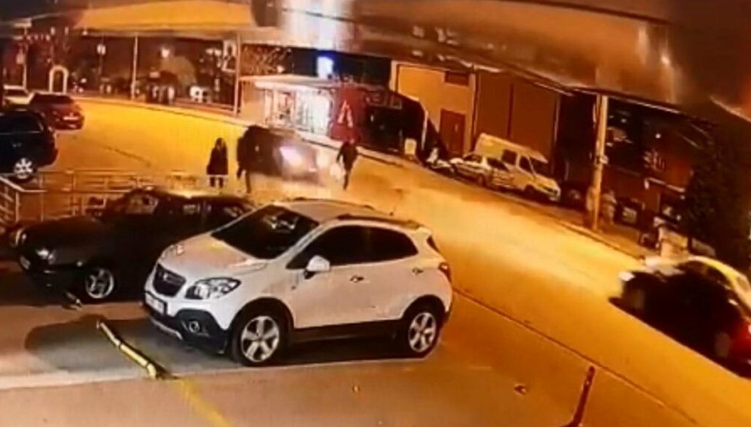 Edirne'de feci kaza: Karşı yönden gelen aracın altında kaldı