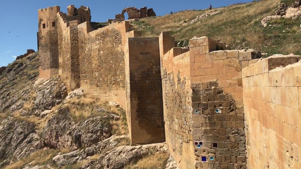Bayburt Kalesi'nde tarihi kalıntı ve eserlere ulaşıldı - 3