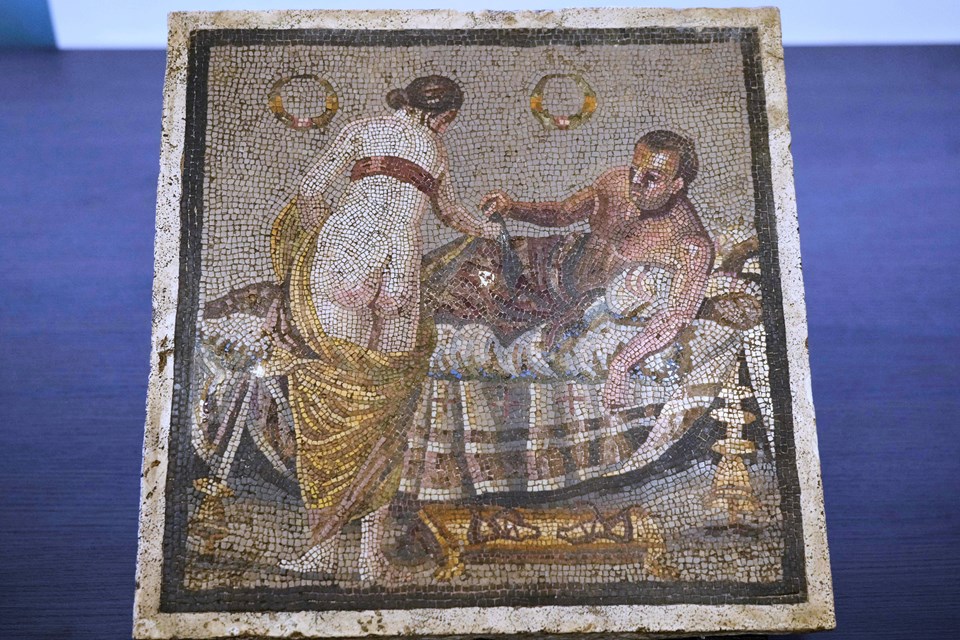 Se resuelve un misterio de 80 años: un mosaico erótico robado regresó a su tierra natal - 1