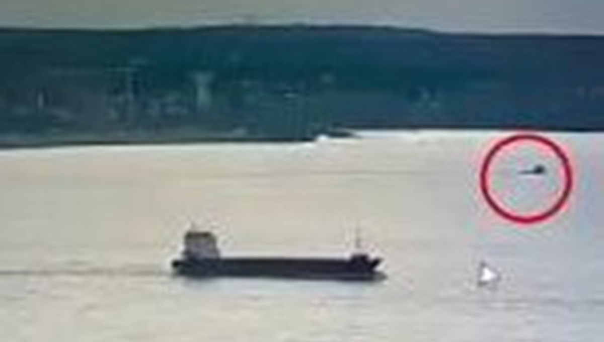 İstanbul'da kaçak göçmen operasyonu: Tekneleri batmak üzereyken kurtarıldılar İstanbul'da kaçak göçmen operasyonu: Tekneleri batmak üzereyken kurtarıldılar