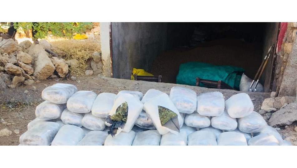 Ahırda 111 kilogram esrar ele geçirildi