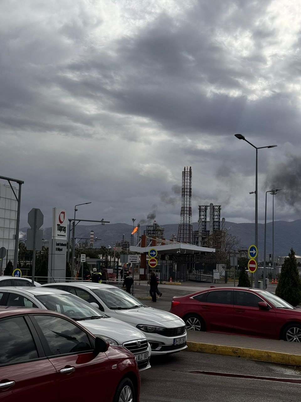 SON DAKİKA HABERİ: İzmit’te TÜPRAŞ Rafinerisi’nde patlama - 3