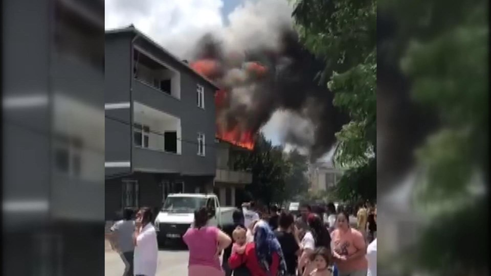 İstanbul'da korkutan yangın - 1