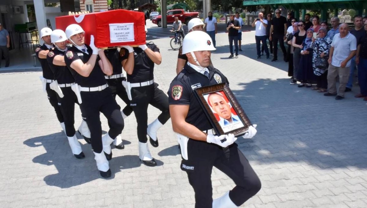 Polis memuru kaza kurşunuyla öldü