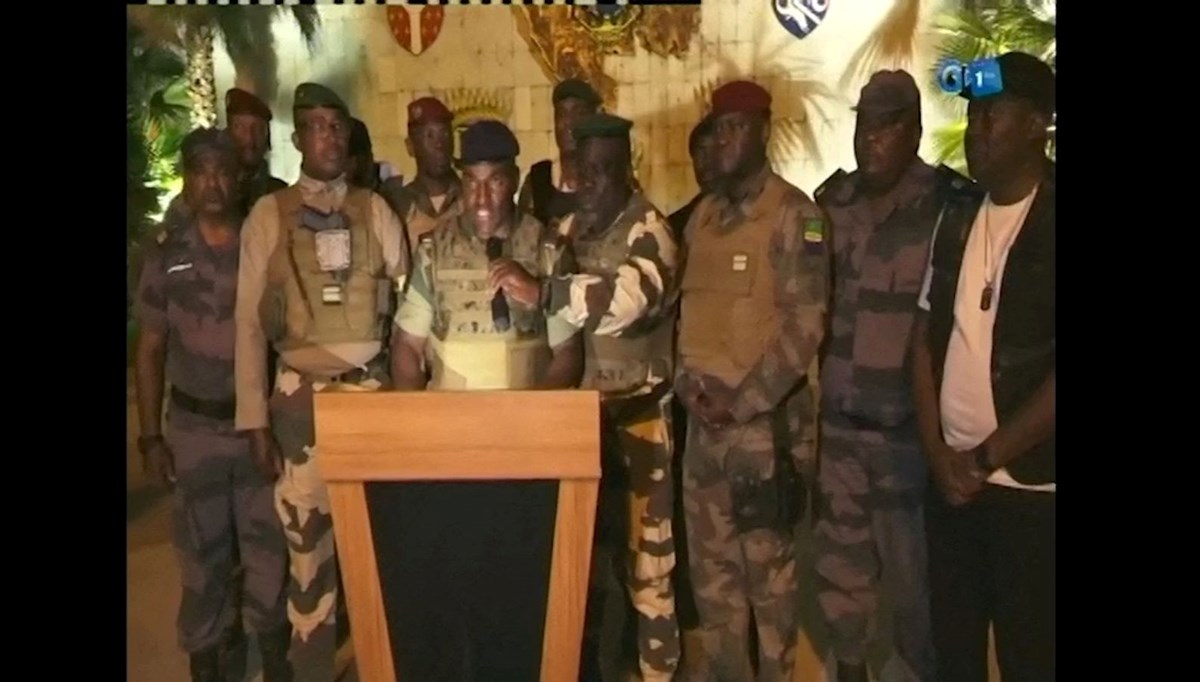 Gabon'da askerler yönetime el koydu Gabon'da askerler yönetime el koydu