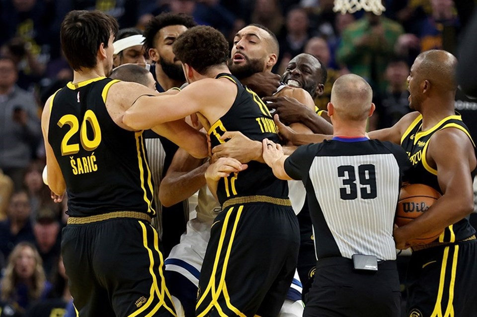 NBA'de Warriors-Timberwolves maçındaki kavgaya karışan Draymond Green'e 5 maç ceza - 1