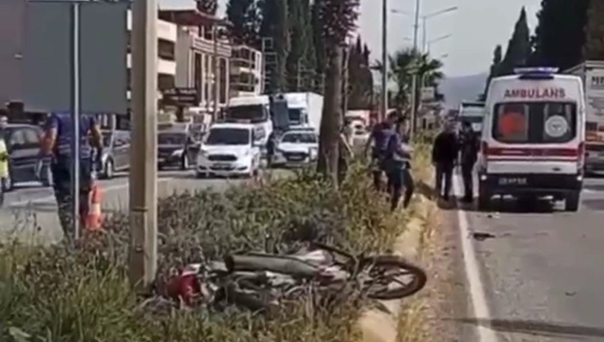 İzmir'de aracın çarptığı motosikletteki çift hayatını kaybetti İzmir'de aracın çarptığı motosikletteki çift hayatını kaybetti