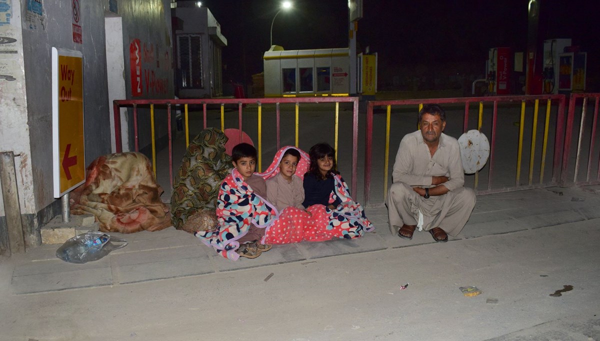 Pakistan 5,7'lik depremle sarsıldı