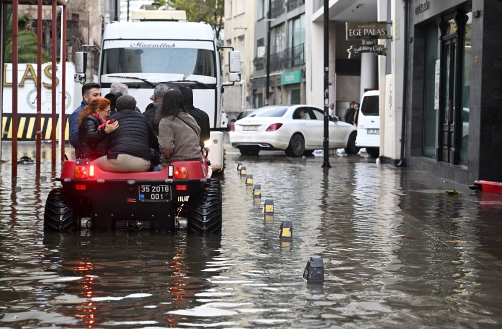 İzmir ve İstanbul’daki deniz taşkınlarına karşı kum torbalıönlem çağrısı - 4