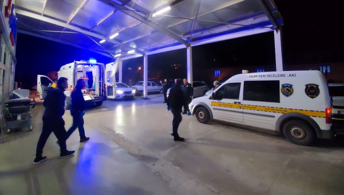 Adana'da kavgada bıçakla yaralanan genç hastanede öldü Adana'da kavgada bıçakla yaralanan genç hastanede öldü