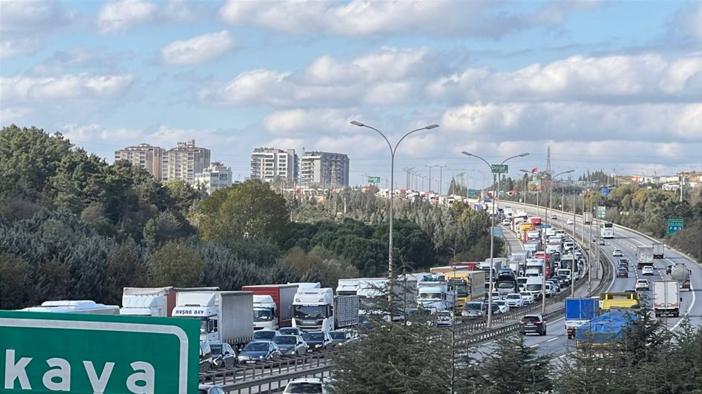 Otoyolda trafiği durduran kaza: Ankara yönünde uzun araç
kuyrukları oluştu - 4