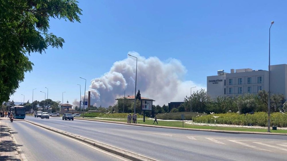 Çanakkale'de büyük yangın: Boğaz ve havalimanı kapatıldı, tahliyeler başladı - 2