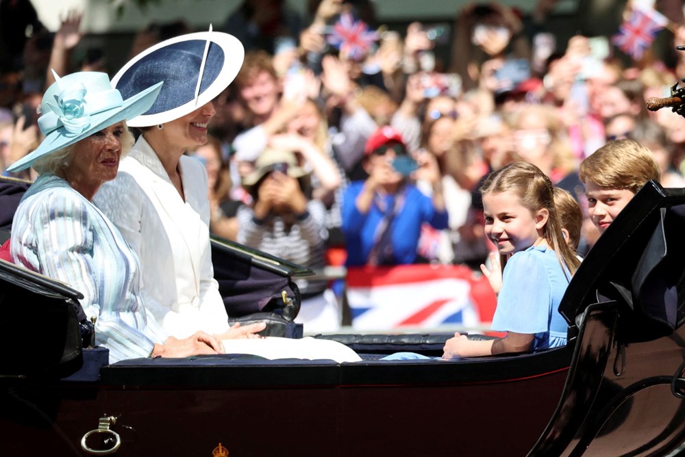 Prens Louis Kraliçe Elizabeth'in Platin Jübile kutlamasından rol çaldı - 1